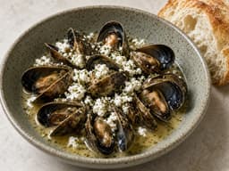 Hjertemuslinger med feta — serveret ret